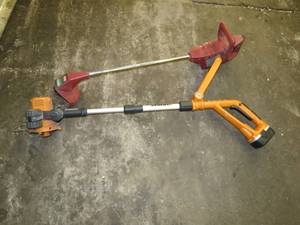 lot 300 image: Electric Yard Tools