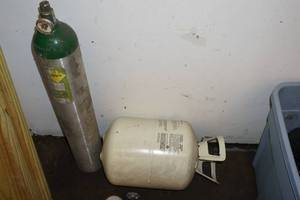lot 320 image: Empty Oxygen and Helium Tanks