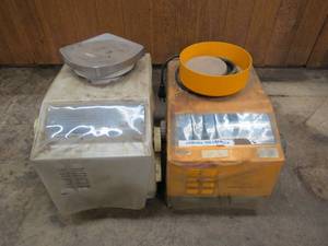 lot 304 image: 2 Laboratory Scales