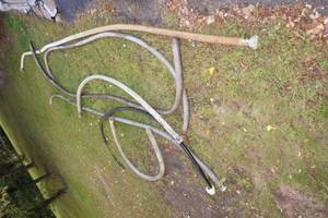 lot 382 image: Miscellaneous Hoses