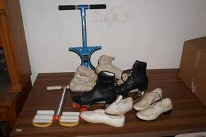 lot 388 image: Vintage Sporting Goods and Fitness Novelties