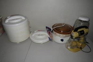 lot 390 image: Small Kitchen Appliances