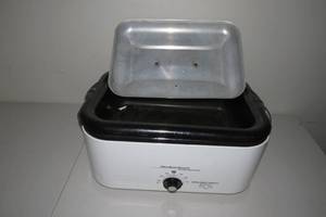 lot 392 image: Hamilton Beach 18 Quart Roaster Oven