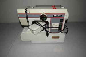 lot 378 image: White 1477 Sewing Machine