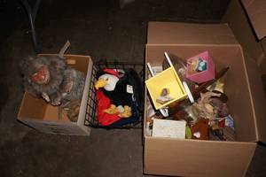 lot 409 image: Home Dcor and Plush Toys