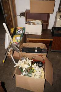 lot 417 image: 2 Shelves, Misc Items