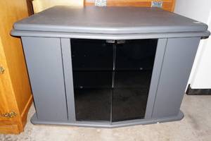 lot 425 image: TV Stand