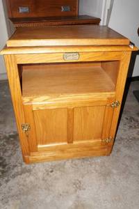 lot 431 image: Wood Cabinet