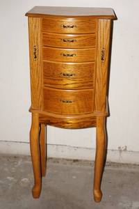 lot 433 image: Jewelry Storage Unit