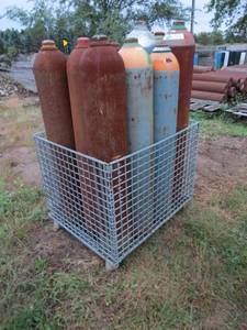 lot 472 image: Damaged Welding Tanks-#8