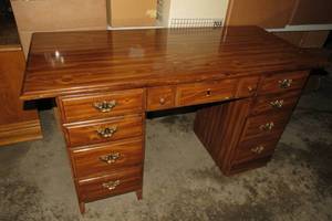 lot 453 image: Very Nice Wood Desk