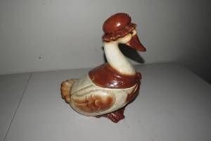 lot 460 image: Goose Cookie Jar
