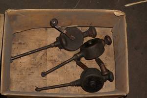 lot 258 image: 3 Industrial Cranks