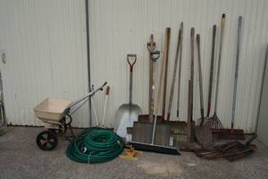 lot 277 image: Yard Tools