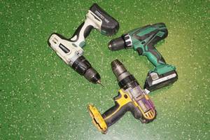 3 Cordless Drills, 2 Batteries