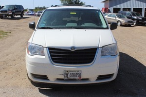 lot 6051 image: 2008 Chrysler Town & Country LX - 2 Owners