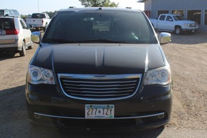 lot 6061 image: 2011 Chrysler Town & Country Limited - 2 Owners