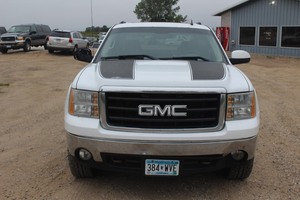 lot 6065 image: 2008 GMC Sierra 1500 Crew Cab 4x4 - 2 Owners