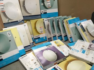 lot 64 image: PALLET WITH MOEN MIRRORS CONDITIONS MAY VARY SOME MAY BE MISSING PIECES OTHERS DAMAGED CUSTOMER RETURNS SEE PICS NOT CHECKED.