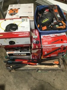lot 8 image: Pallet with Branded OutdoorIndoor Tools - Large selection see pictures