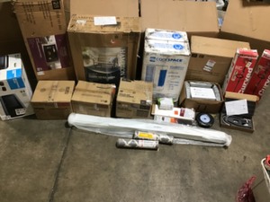 lot 16 image: Pallet with assorted appliances, Tools and furniture customer returns review pictures