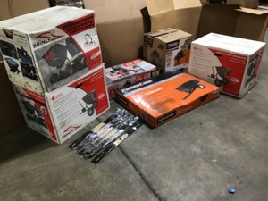 lot 24 image: Pallet with assorted outdor tools review pictures