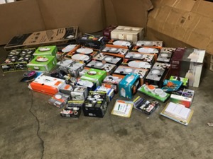 lot 34 image: Lot of assorted Lights- various kinds, customer returns