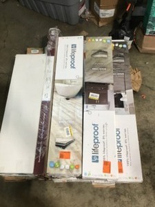 lot 40 image: Pallet with assorted flooring review pictures