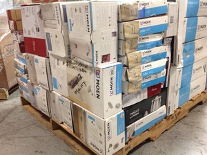 lot 50 image: PALLET WITH MIX BRAND  FAUCETS FOR PARTS SEE PICS