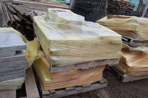 lot 253 image: Lot of (2) Pallets of Fond du lac limestone weathered edge