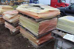 lot 256 image: Lot of (3) Pallets of Tupelo limestone paving 1in. Thickness