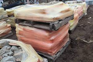 lot 259 image: Lot of (2) Pallets of Limestone Wallstone Irregular Shape