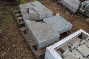 lot 283 image: Lot of (2) Granite Slabs (1) 24x24x6in., (1) 20x36x8in.