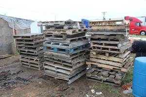 lot 298 image: Lot of (Approximately 30-40) Wood Pallets