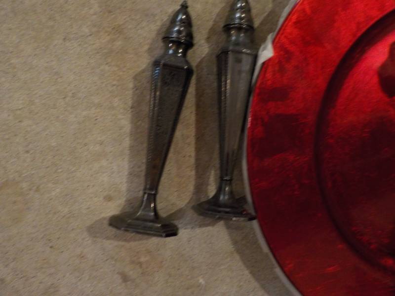 lot 670 image: 8 Charger Plates & SaltPepper Set...
