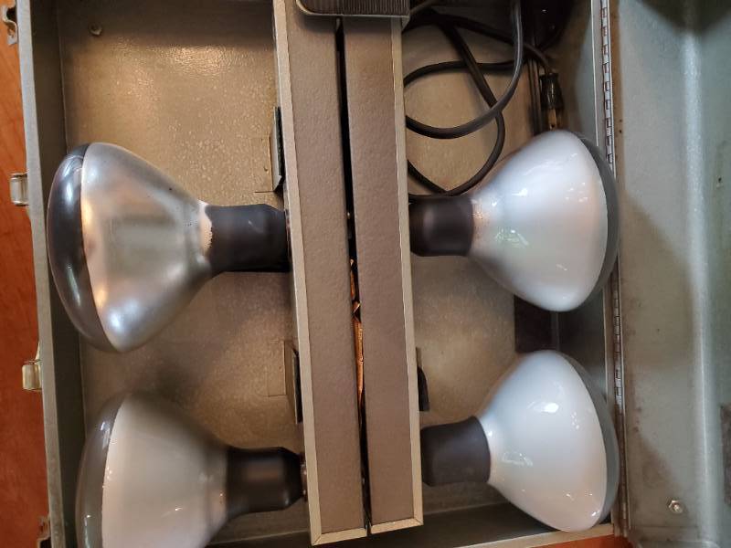lot 640 image: PAKO PHOTO INC. LIGHTING FIXTURE WITH CARRY CASE AND ACCESSORIES.