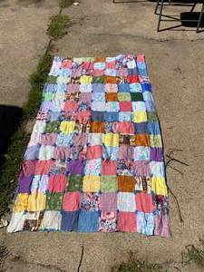 lot 61 image: Handmade Patchwork Quilt
