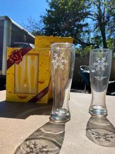 lot 65 image: Shine Miller SnowFlake Glasses. Two sets of Two Glasses