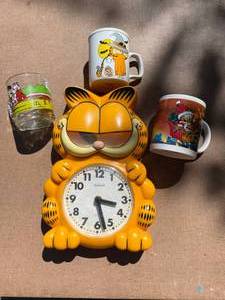 lot 86 image: Lot of Garfeild stuff