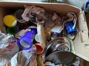 lot 88 image: Box of Misc. Kitchen Items