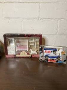 lot 314 image: Lot of two vintage toys