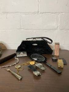 lot 318 image: Lot of Misc jewelry and Vintage Wears