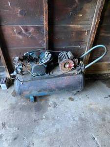 lot 321 image: Cast Iron V-Twin Compressor