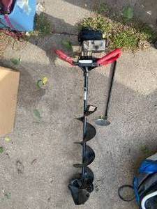 lot 2 image: StrikeMaster Ice Fishing Drill