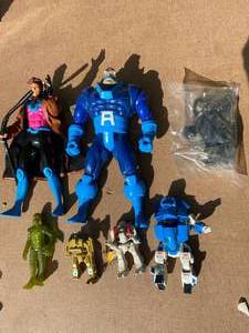 lot 339 image: Lot of Misc Action Figures