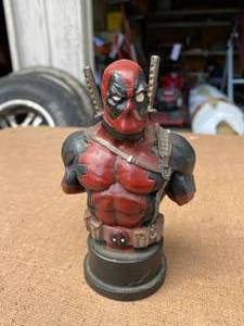 lot 363 image: Dead Pool Sculpture #2330 of #12500