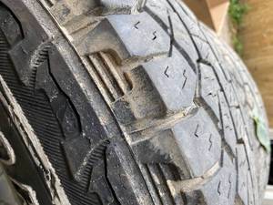 lot 379 image: Set of Four Hankook Tires Rims