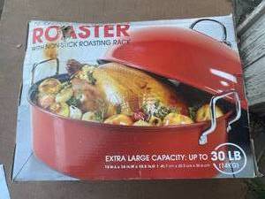 lot 816 image: Non Stick Roaster New in Box