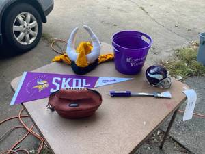 lot 819 image: Lot of Vikings Game Day Items