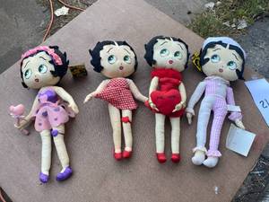 lot 821 image: Lot of 4 Betty Boop Dolls